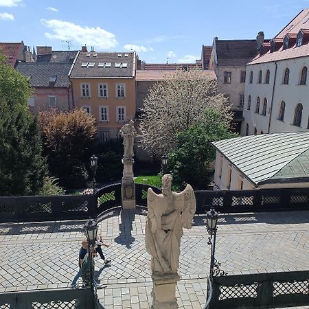 Krasny Byt S Vyhladmi V Historickom Centre Pozsony Kültér fotó
