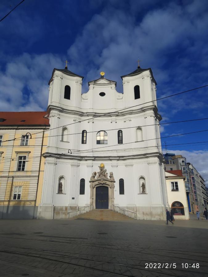 Krasny Byt S Vyhladmi V Historickom Centre Pozsony Kültér fotó